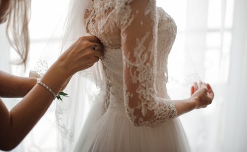 Günstige Brautkleider: dein Traumlook für 100 Euro